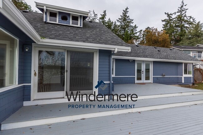 Building Photo - Three Bedroom, Two Bath Waterview