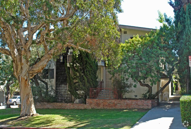 Primary Photo - 10900 Rose Ave