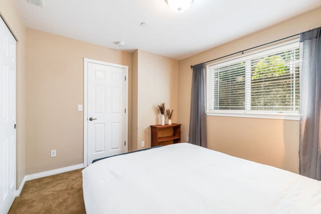 Building Photo - 2325 S G St