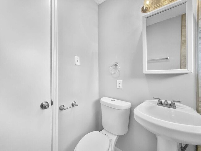 Building Photo - 11007 Ewing Ave