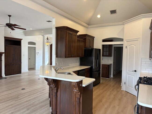 Building Photo - Great Gated Community Home