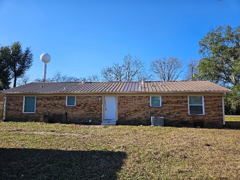 Building Photo - 302 N Main St