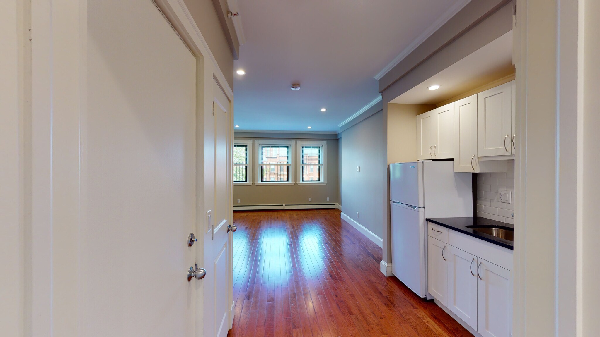 Building Photo - 873 Beacon St
