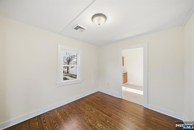 Building Photo - 75 Lakeview Terrace