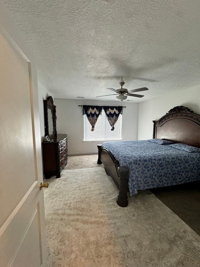 Building Photo - Your Next Home Awaits!