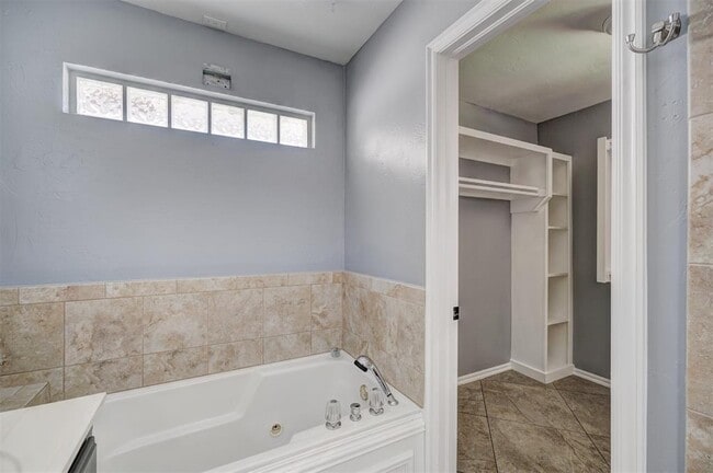 Building Photo - 1209 SW 113th St