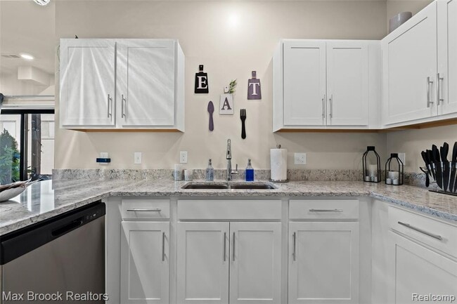 Building Photo - 105 Laurel Ct