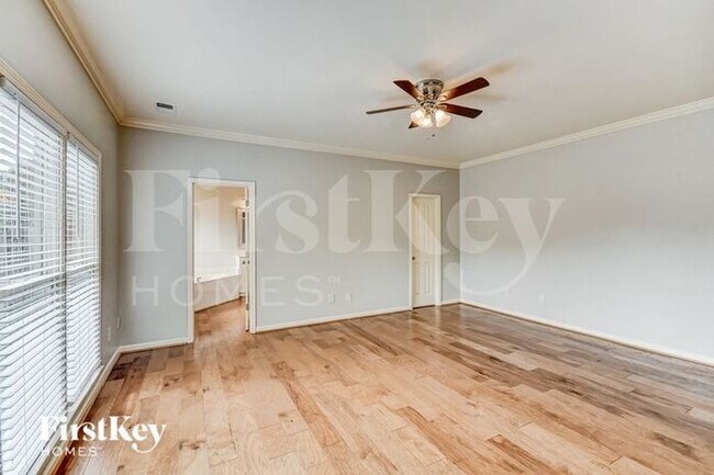 Building Photo - 3611 Courtyard Ln