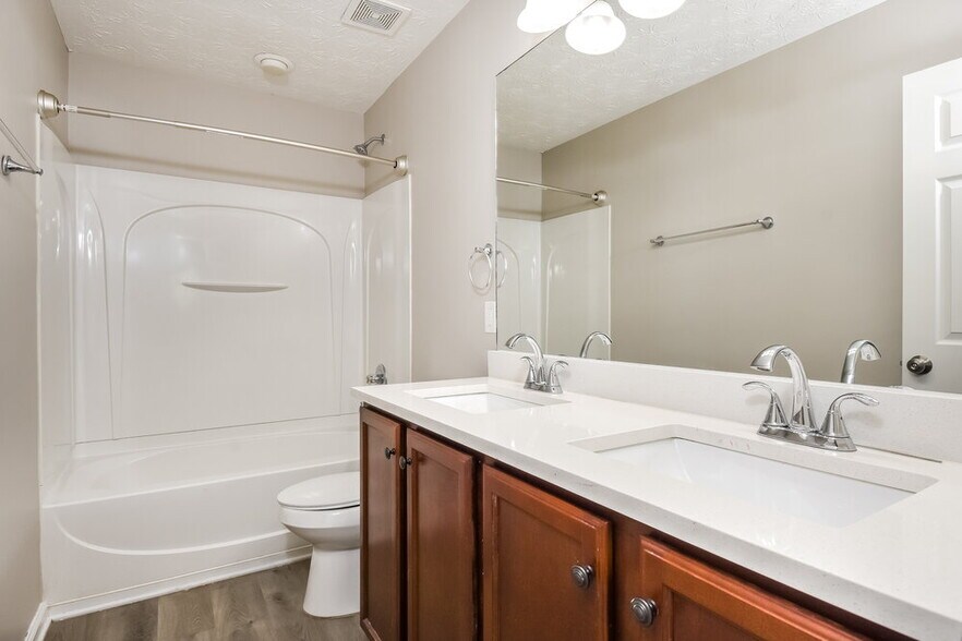 Building Photo - 2110 Valley Creek Dr