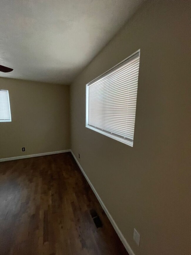 Building Photo - Available Large 3 Bedroom 1 Bath with Conv...