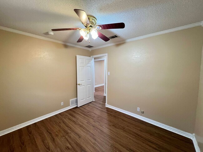 Building Photo - Shelmar Drive