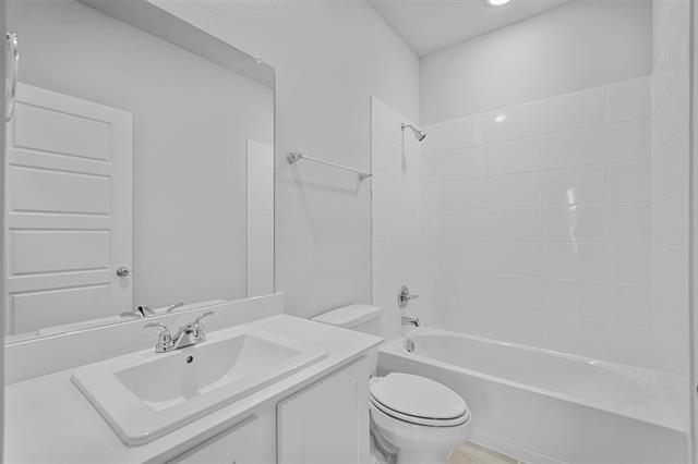 Building Photo - 350 Arcane St