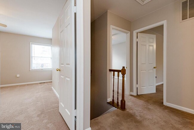 Building Photo - 517 Stockbridge Ct