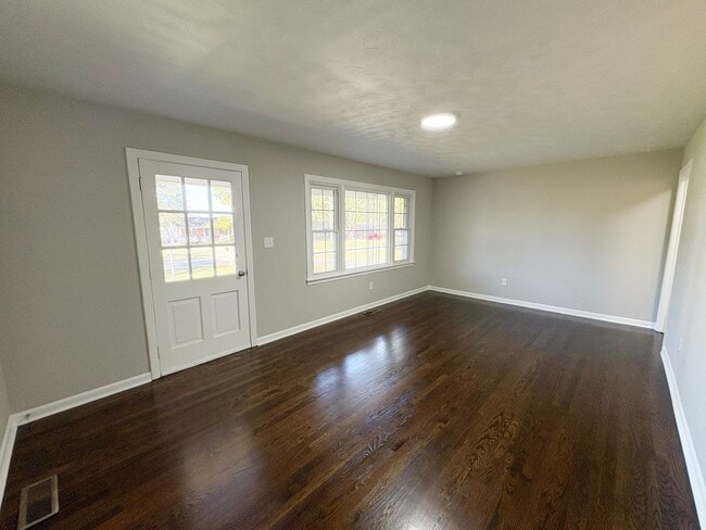 Building Photo - Newly Remodeled Brick Home