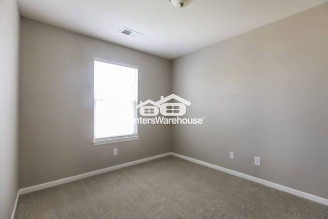 Building Photo - Amazing 4 Bed, 2.5 Bath Home in Lee's Summ...