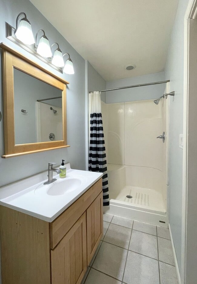 Building Photo - Spacious 3-Bedroom, 2-Bathroom Home