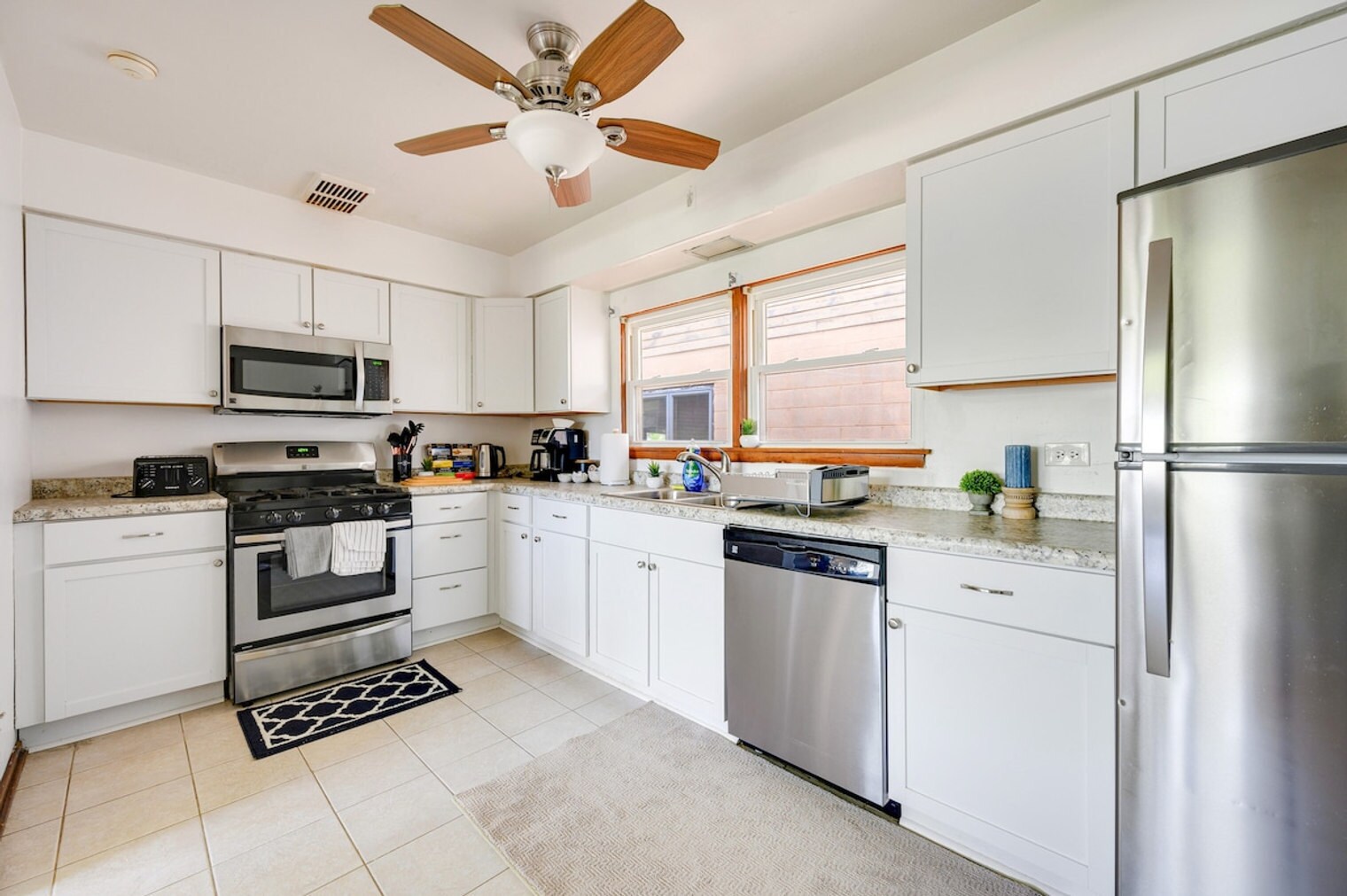 Building Photo - 30 W Burlington Ave