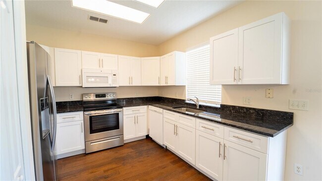 Building Photo - 2264 Hillshire Dr