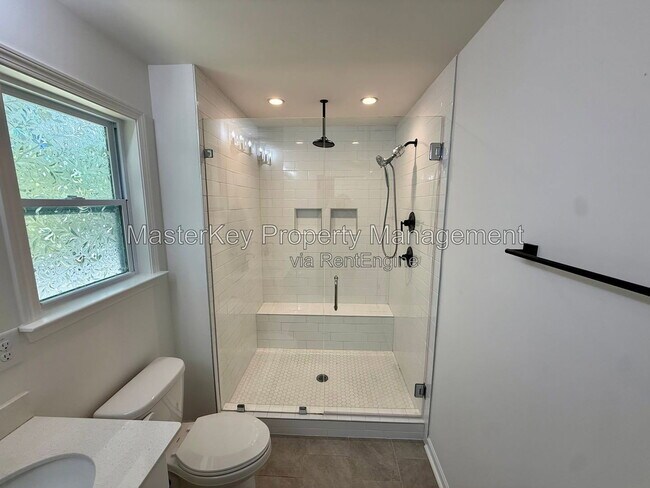 Building Photo - 1516 Addison Lk St