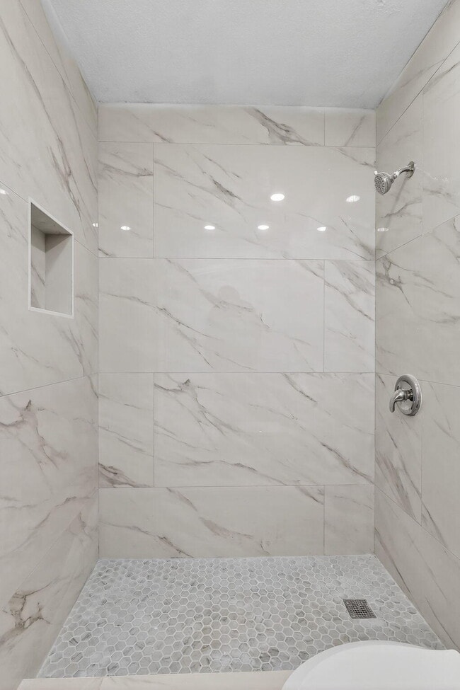 Building Photo - 600 S Mangonia Cir