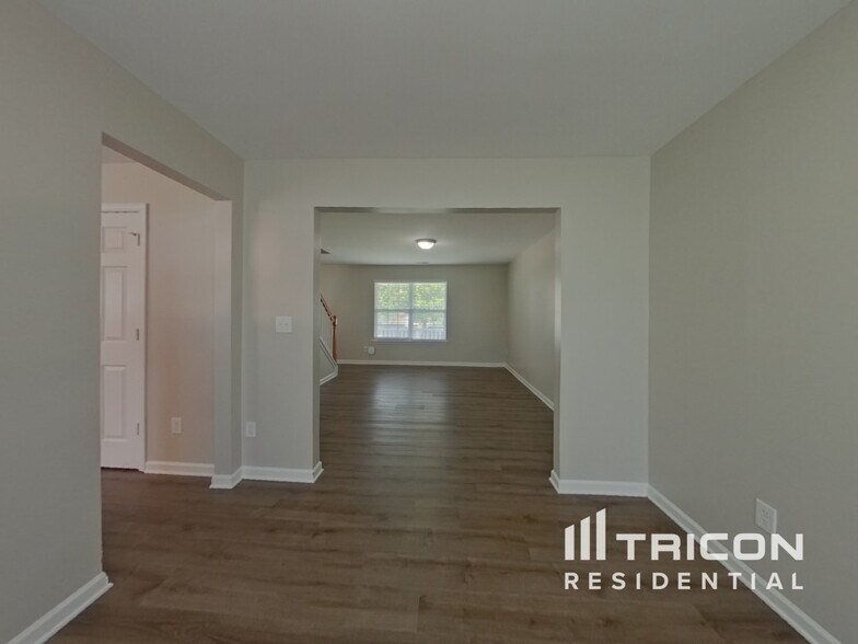 Building Photo - 2496 Ivy Creek Frd