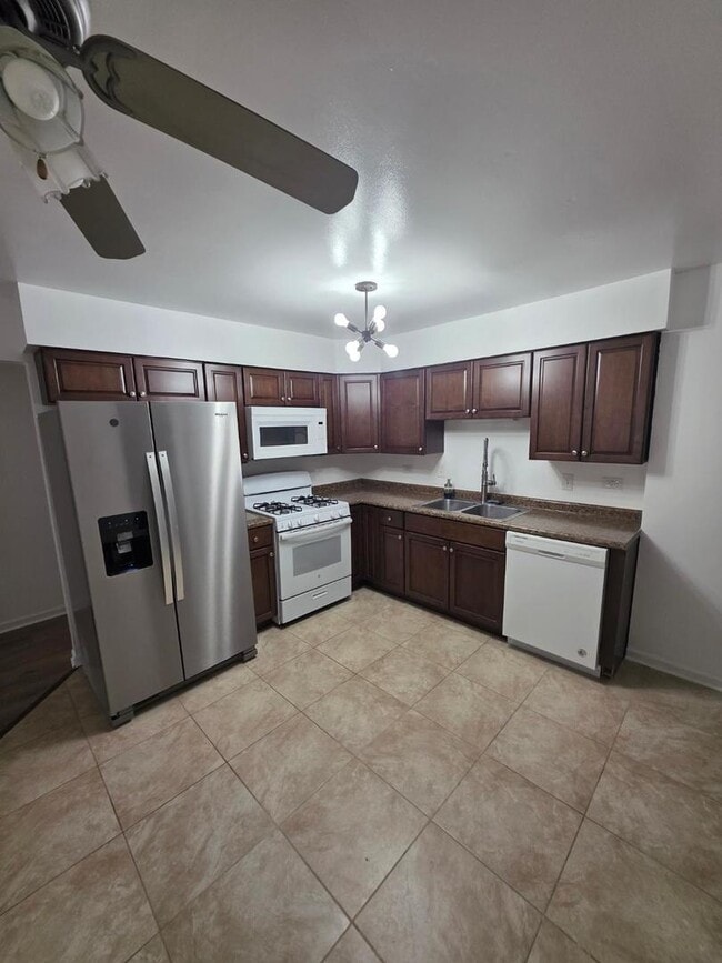 Building Photo - 111 Boardwalk St