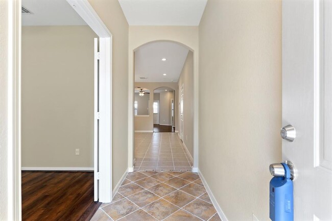 Building Photo - 7723 Butler Lakes Ct