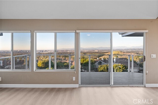 Building Photo - 6 Saros