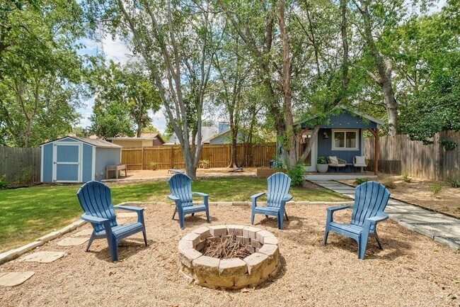 Building Photo - 7404 Lunar Dr