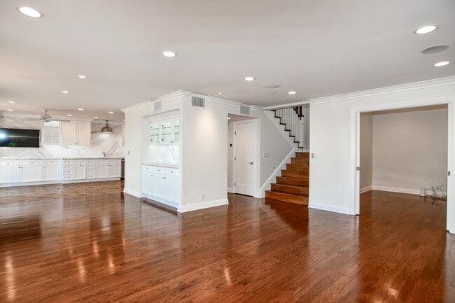 Building Photo - 4 White Water Dr