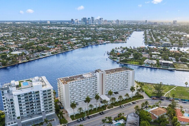 Building Photo - 511 Bayshore Dr