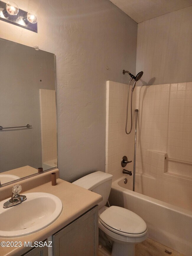 Building Photo - 5461 N Willow Thicket Way