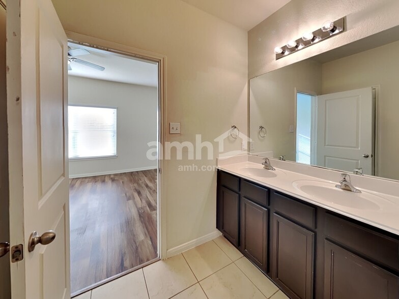 Building Photo - 12318 Commander Dr