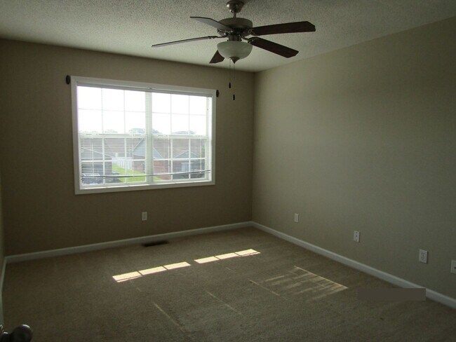 Building Photo - 127 Concord Ave