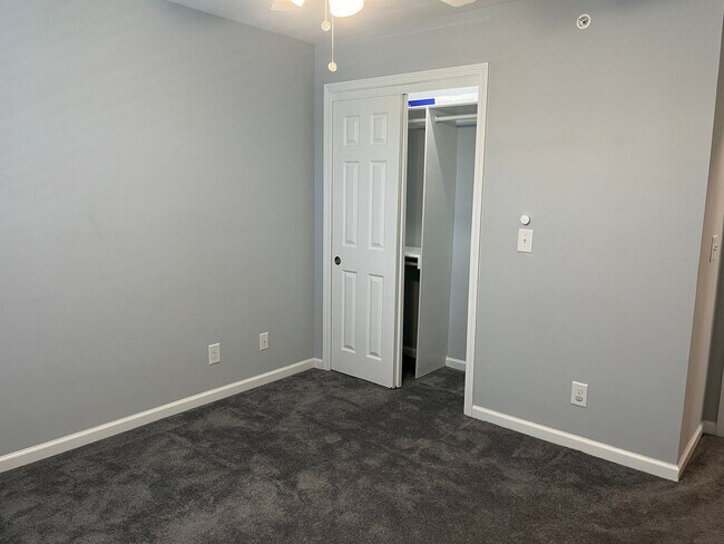 Building Photo - Remodeled 2 Bedroom, 2 Bath Furnished Cond...