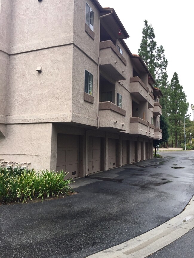 Building Photo - 7130 Woodlake Ave