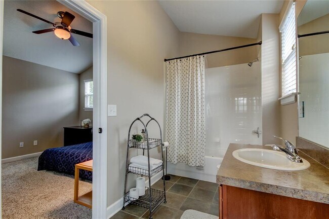 Building Photo - 2123 W Spruce St