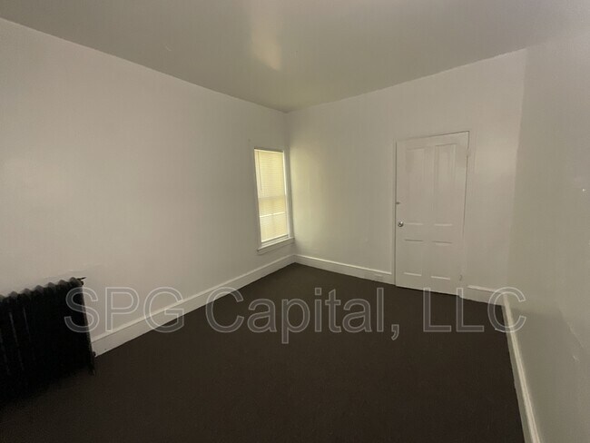 Building Photo - 573 W Princess St