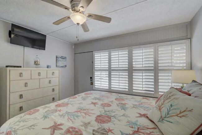 Building Photo - 122 Camrose Wy