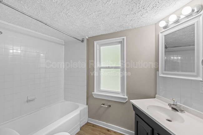 Building Photo - 2724 Pasteur Ave