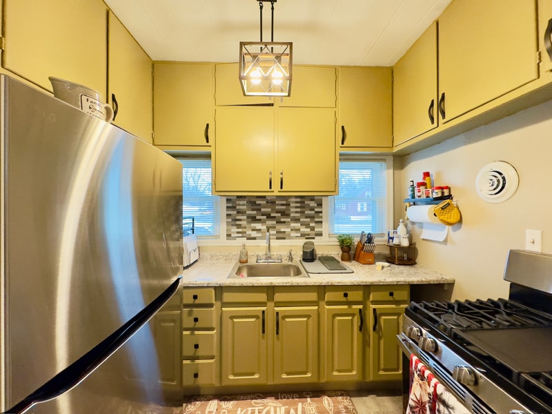 Building Photo - 922 W Broadway St