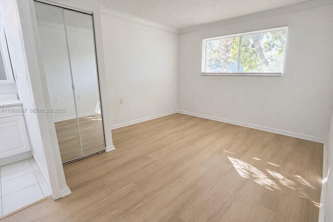 Building Photo - 971 Lake Terry Dr