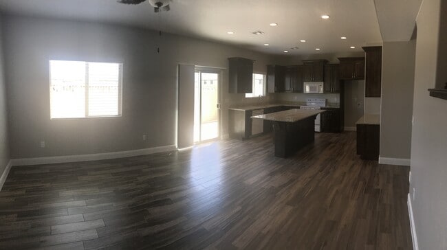 Building Photo - Townhouse in Santa Clara, close to new med...