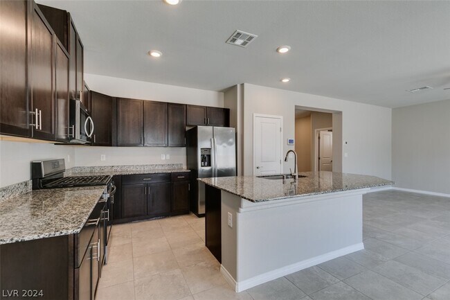 Building Photo - 945 Willow Berry Ave