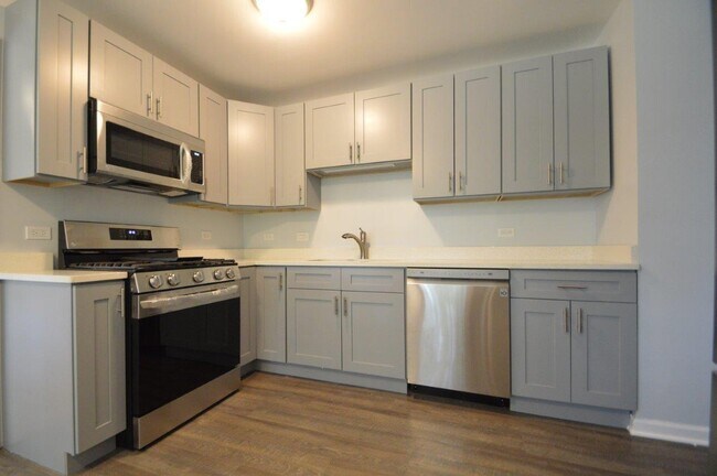 Building Photo - 651 S Stuart Ln