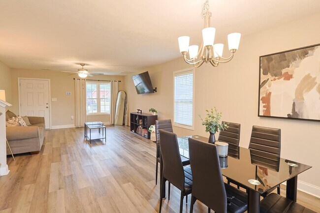 Building Photo - 6909 Candlewood Dr