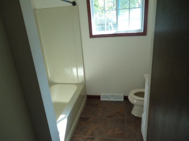 Building Photo - 1523 Viking Ave