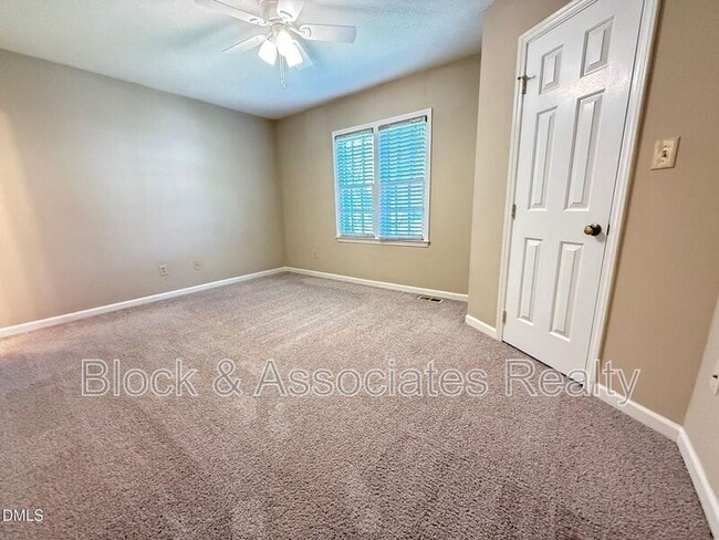 Building Photo - 120 Greenmont Ln