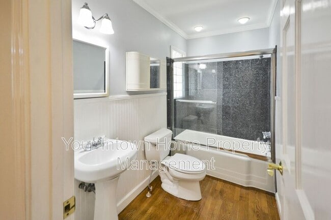 Building Photo - 317 Eureka Dr NE