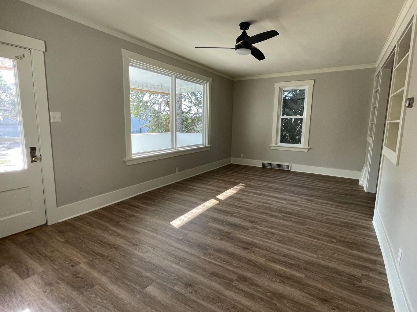 Living Room - 215 Oak St